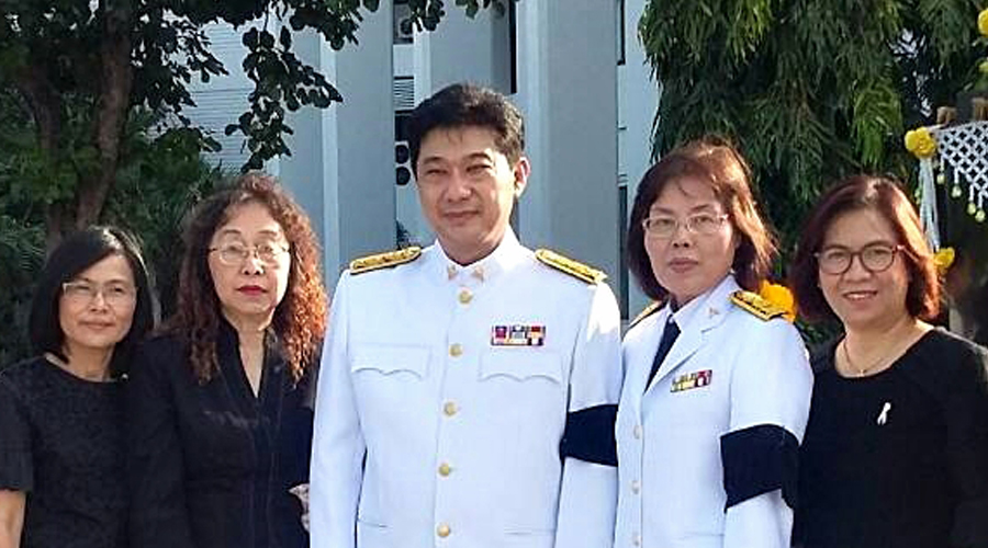 ผู้อำนวยการสำนักบริหารการสาธารณสุขและข้าราชการรวมพลังแห่งความภักดี