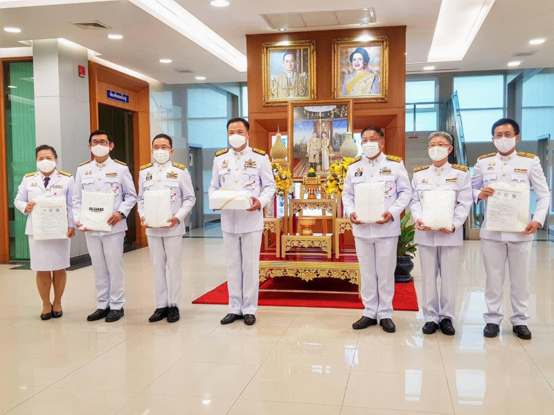 กระทรวงสาธารณสุข รับพระราชทานรถยนต์เอ็กซเรย์ และอุปกรณ์ทางการแพทย์